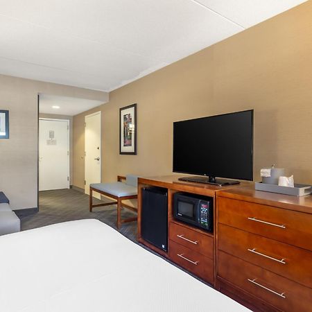 Comfort Inn & Suites Logan International Airport Ривиър Екстериор снимка