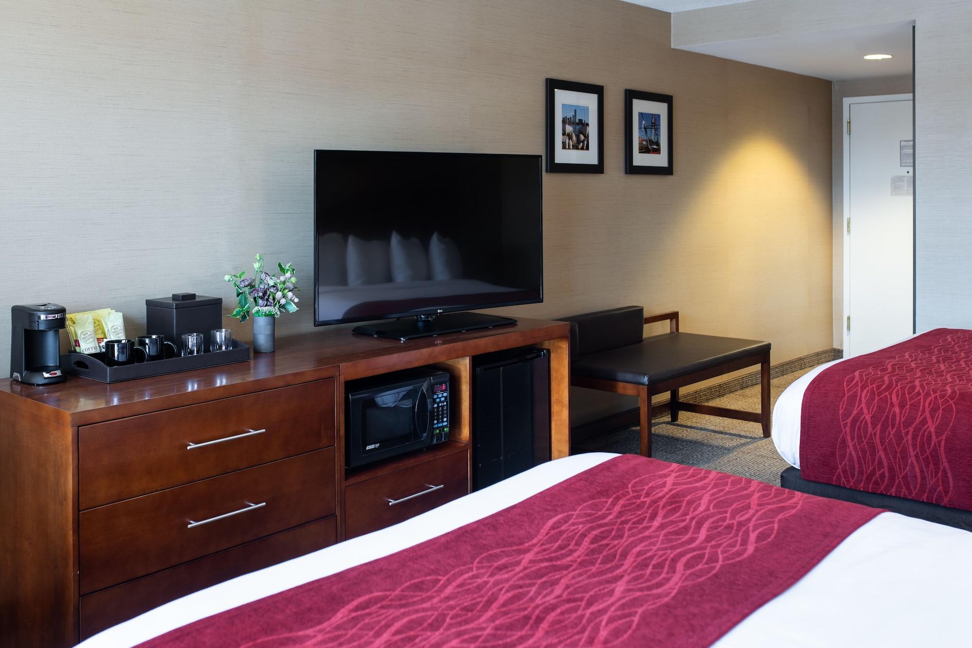 Comfort Inn & Suites Logan International Airport Ривиър Екстериор снимка