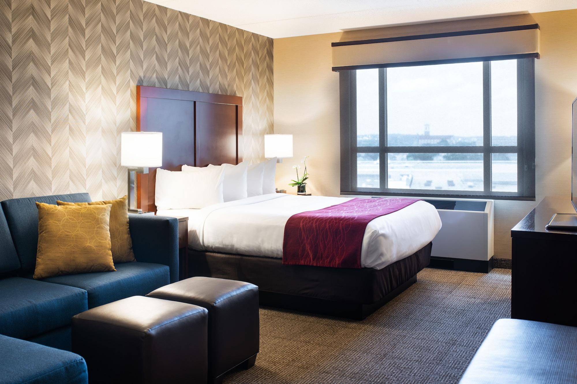 Comfort Inn & Suites Logan International Airport Ривиър Екстериор снимка