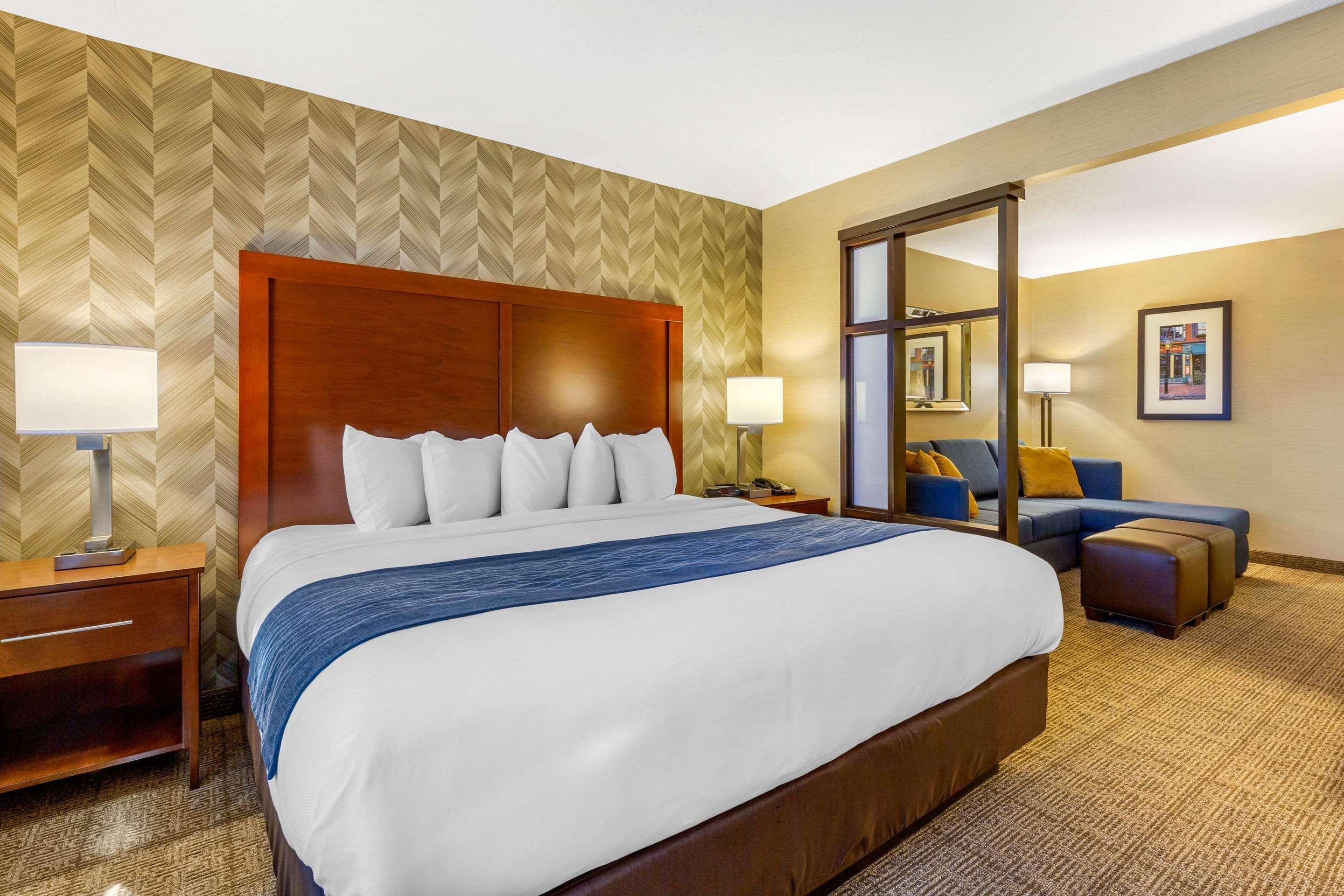 Comfort Inn & Suites Logan International Airport Ривиър Екстериор снимка