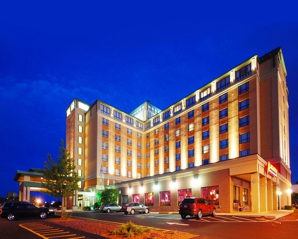 Comfort Inn & Suites Logan International Airport Ривиър Екстериор снимка
