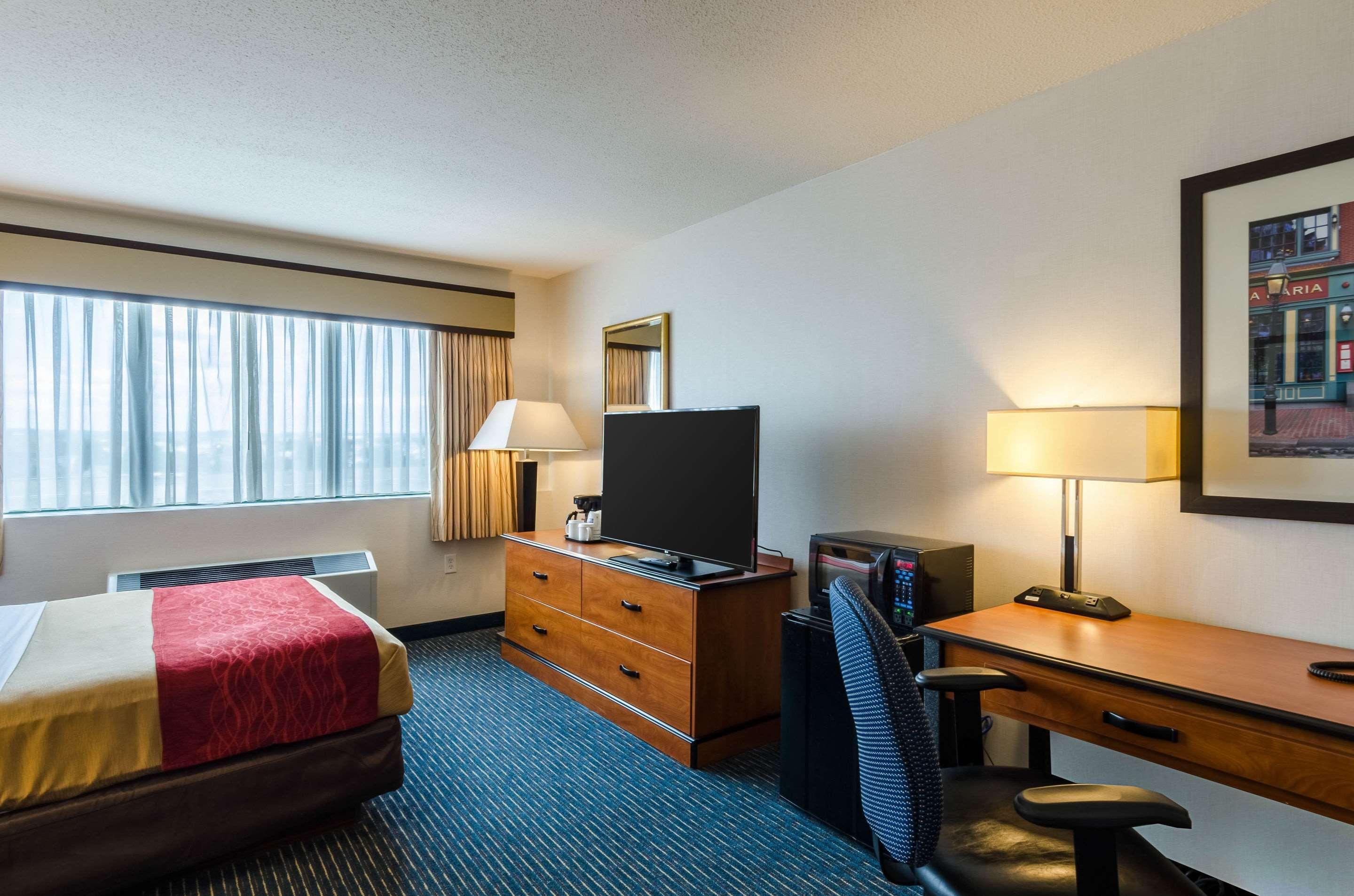 Comfort Inn & Suites Logan International Airport Ривиър Екстериор снимка