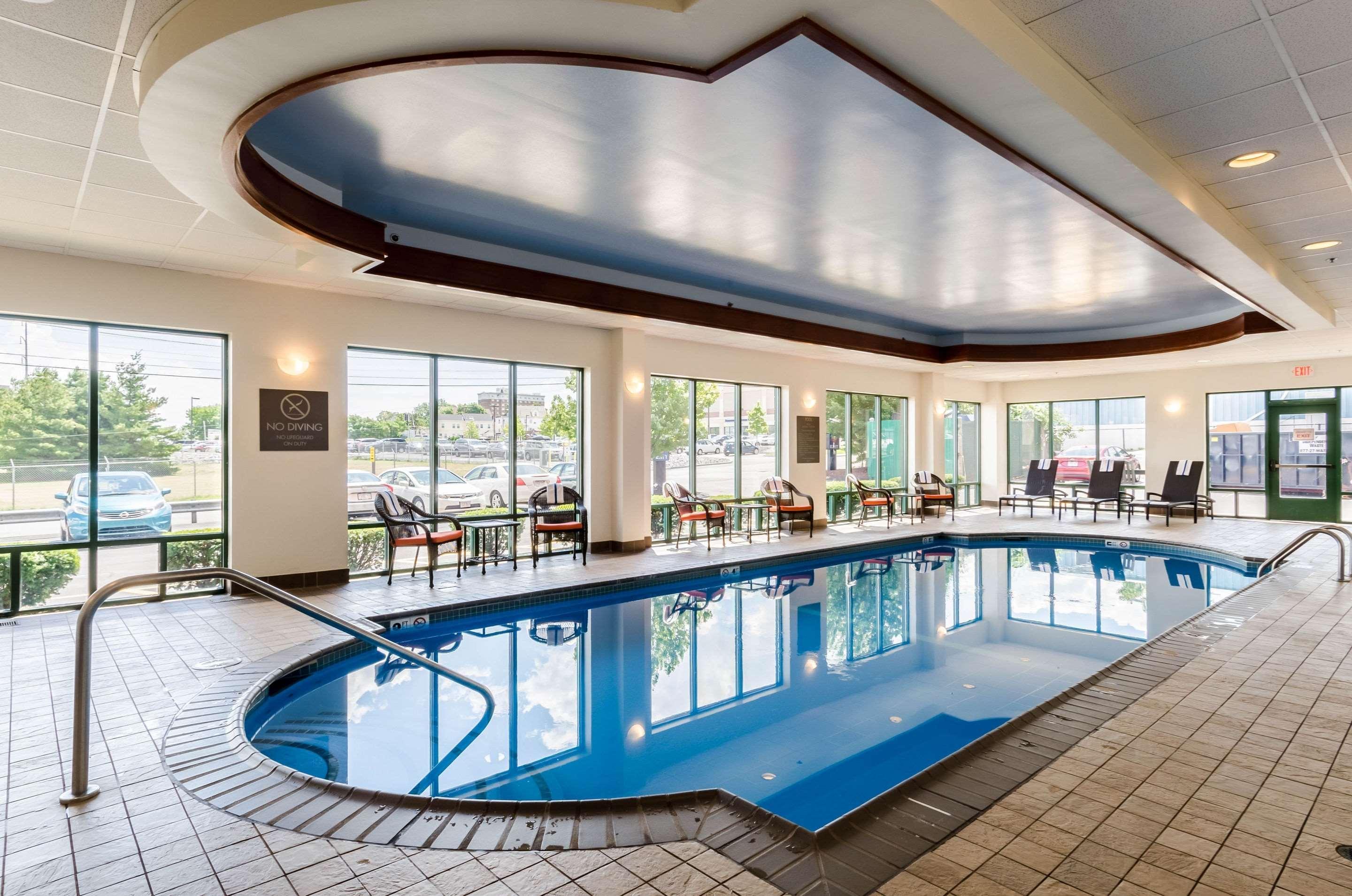 Comfort Inn & Suites Logan International Airport Ривиър Екстериор снимка