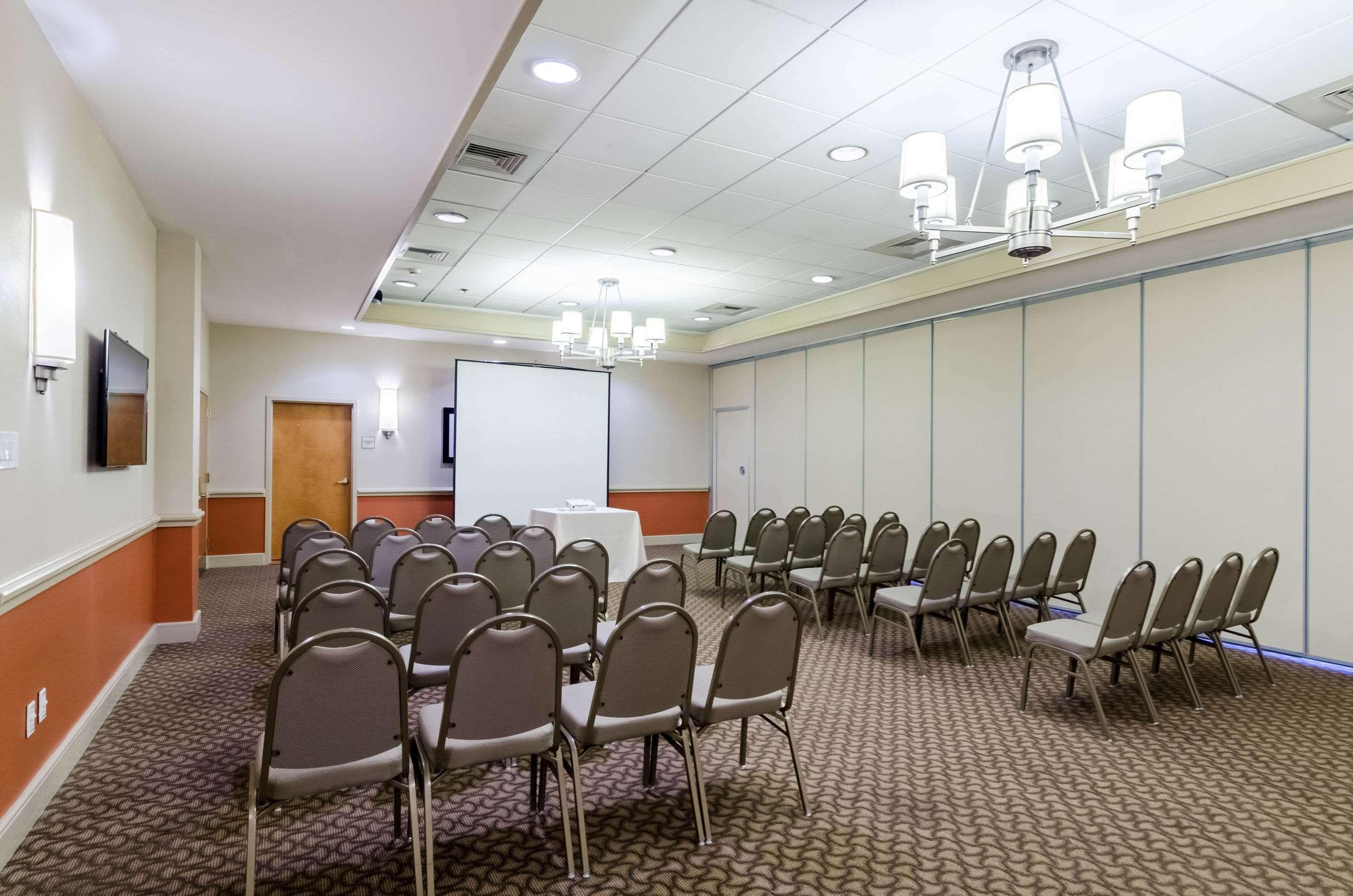 Comfort Inn & Suites Logan International Airport Ривиър Екстериор снимка