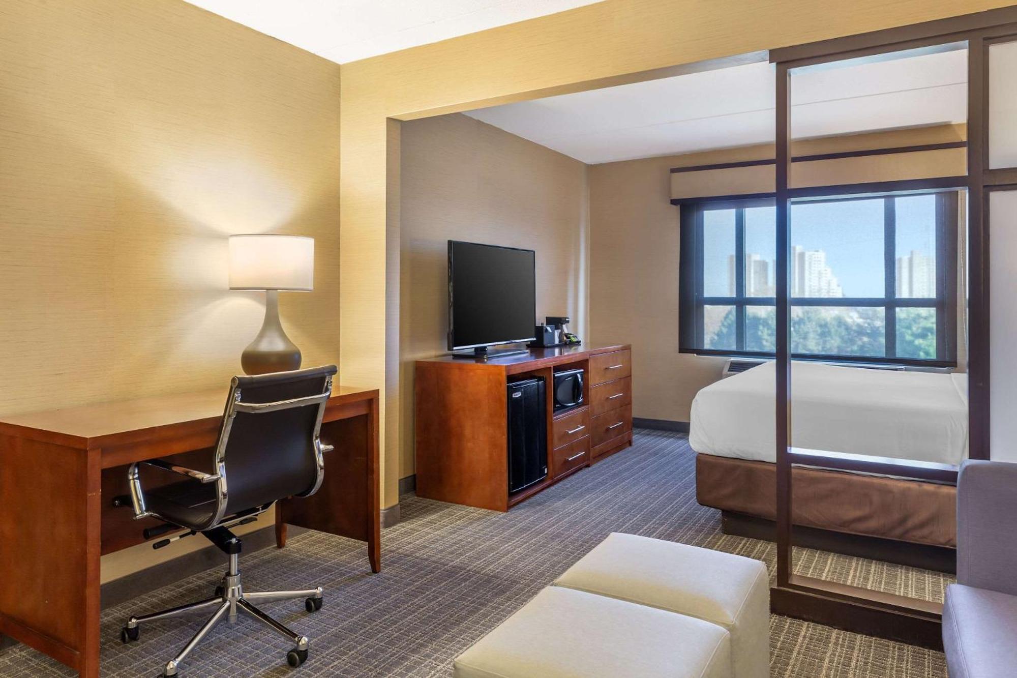 Comfort Inn & Suites Logan International Airport Ривиър Екстериор снимка