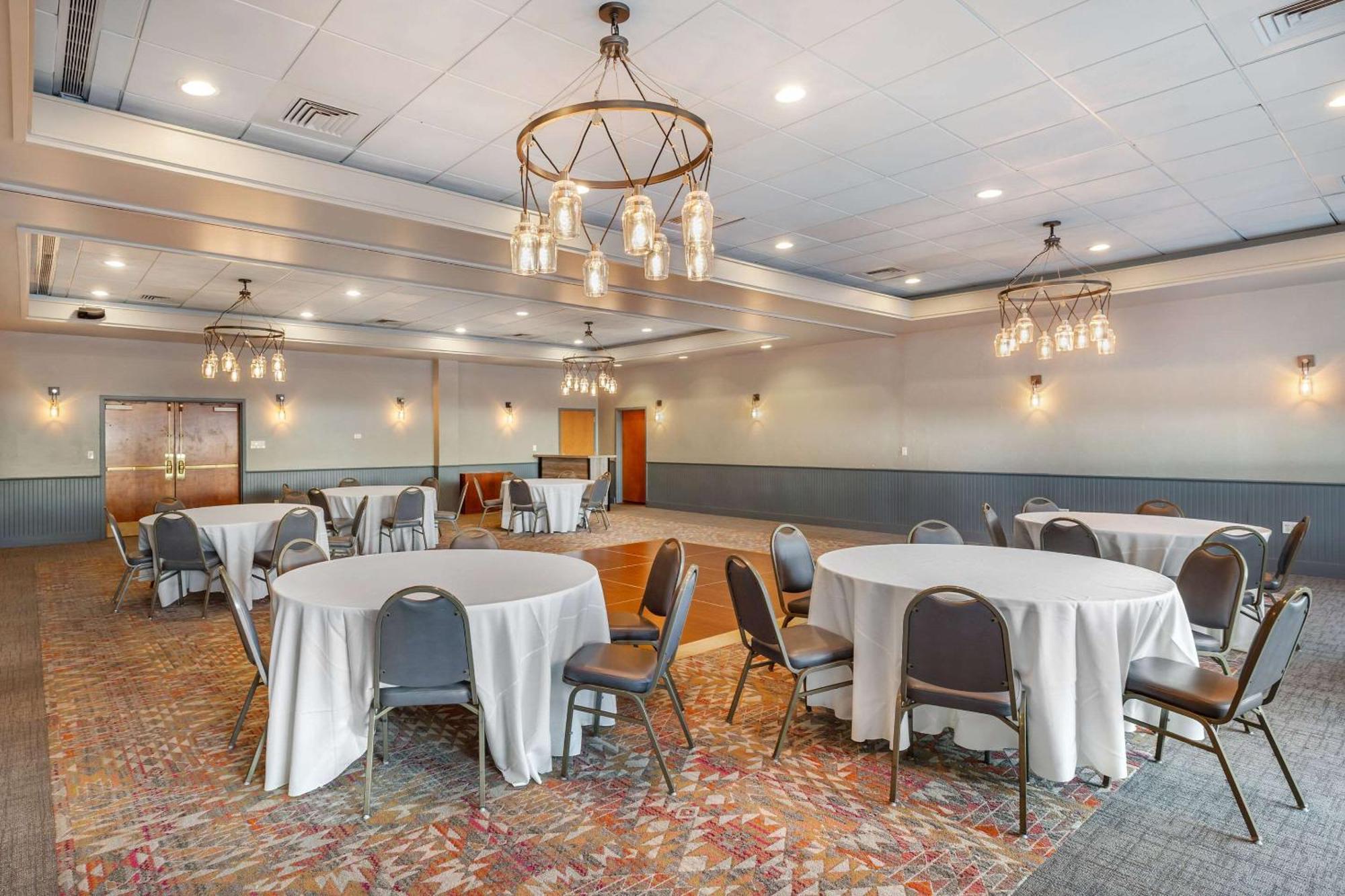 Comfort Inn & Suites Logan International Airport Ривиър Екстериор снимка