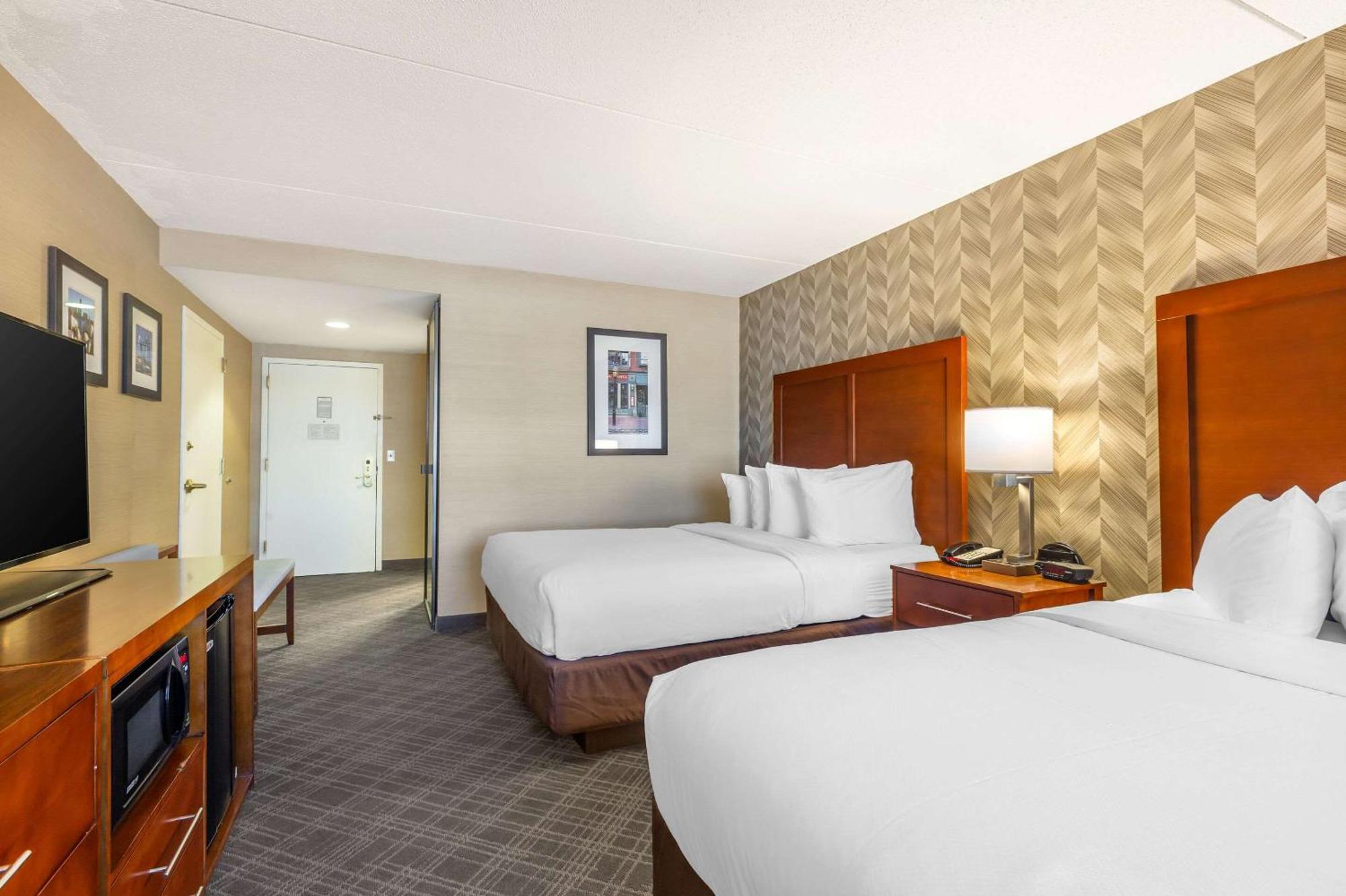 Comfort Inn & Suites Logan International Airport Ривиър Екстериор снимка