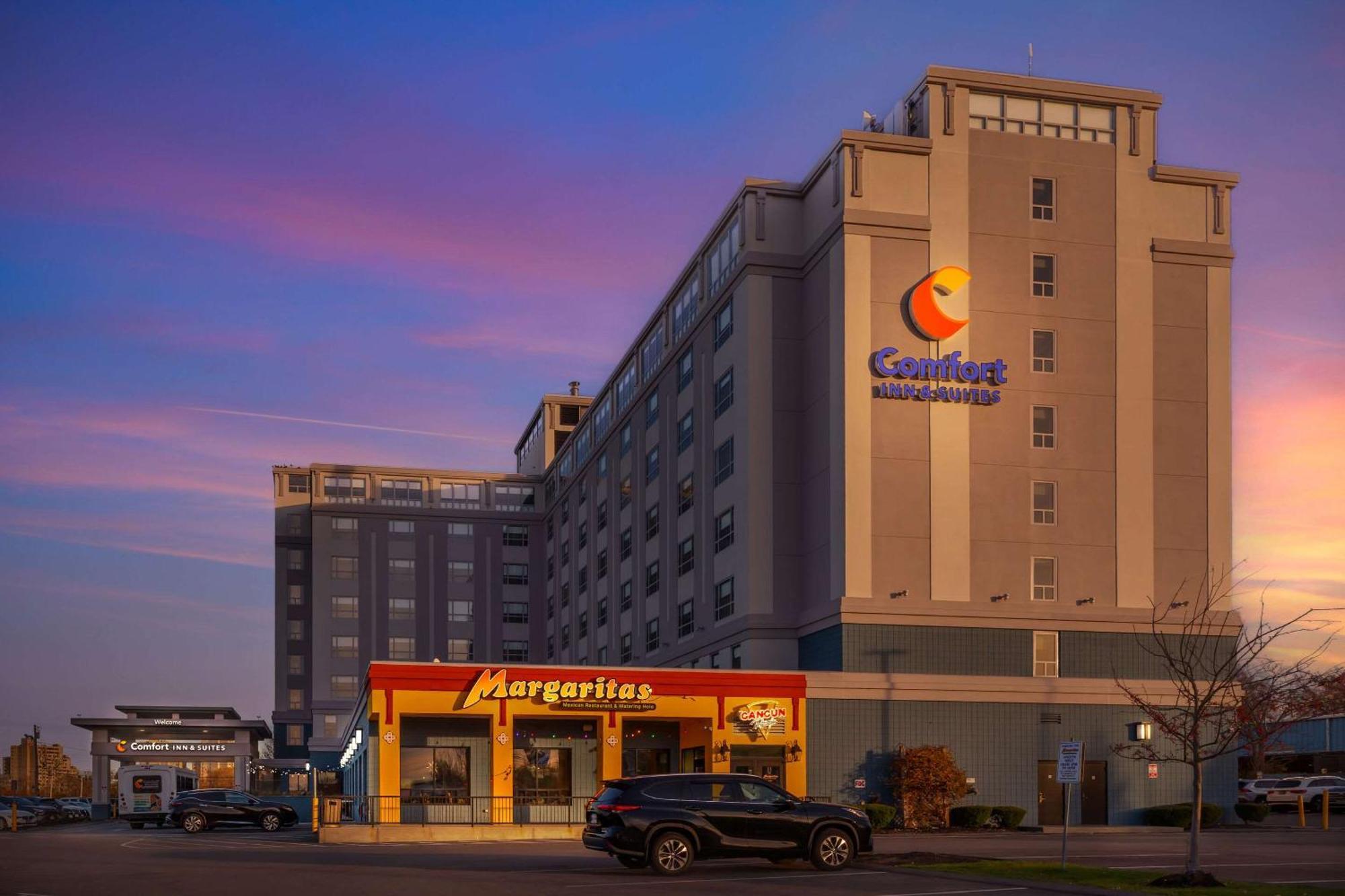 Comfort Inn & Suites Logan International Airport Ривиър Екстериор снимка