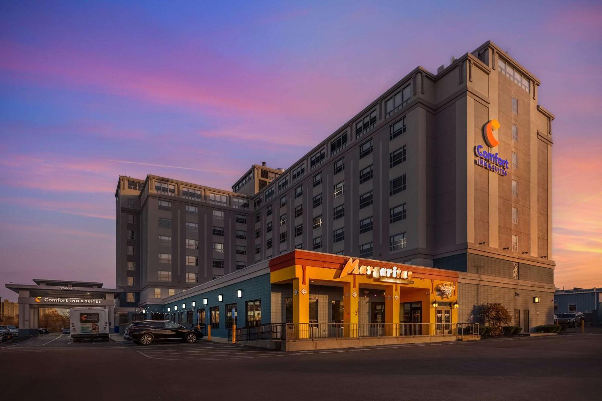 Comfort Inn & Suites Logan International Airport Ривиър Екстериор снимка