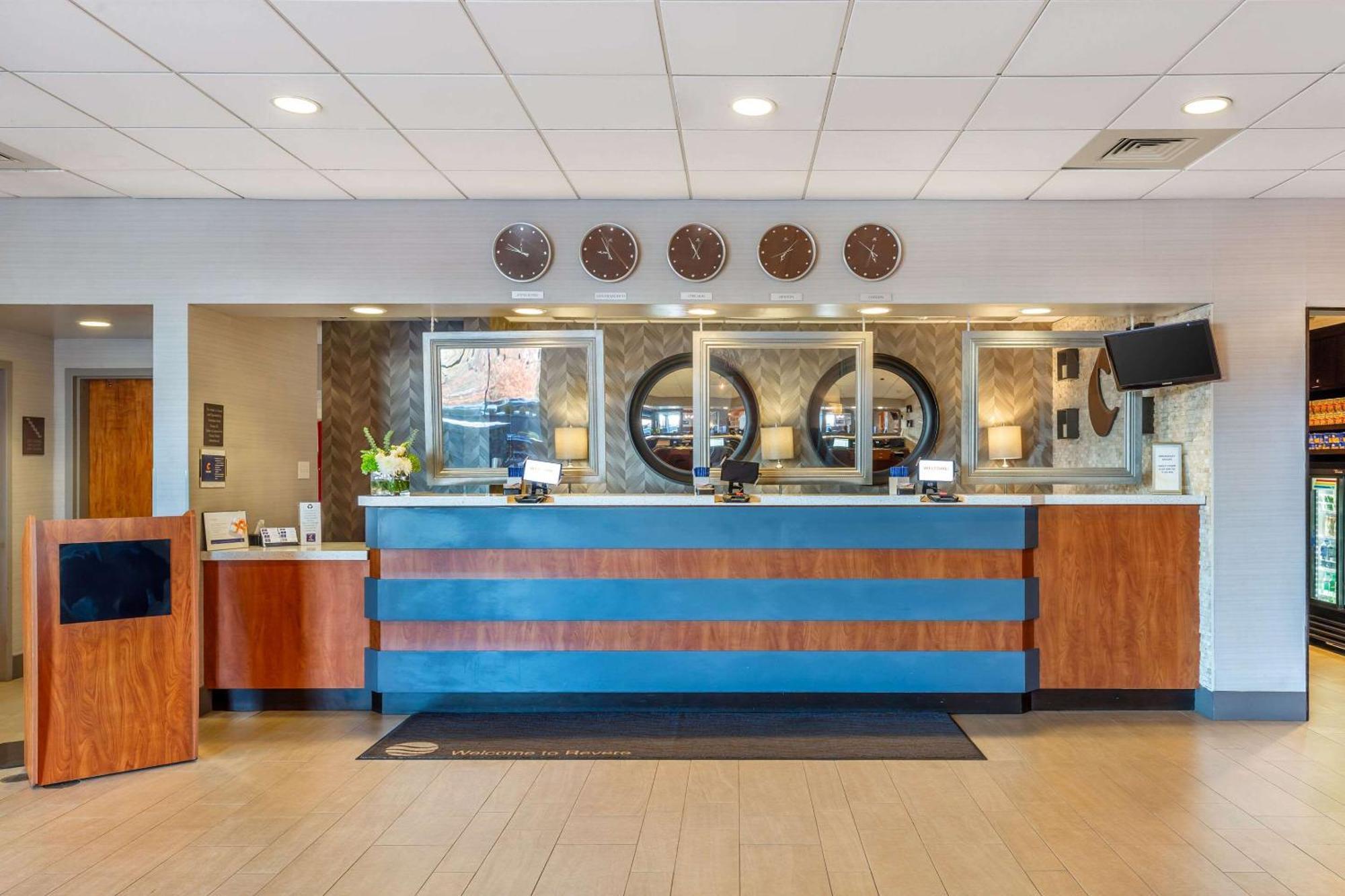 Comfort Inn & Suites Logan International Airport Ривиър Екстериор снимка