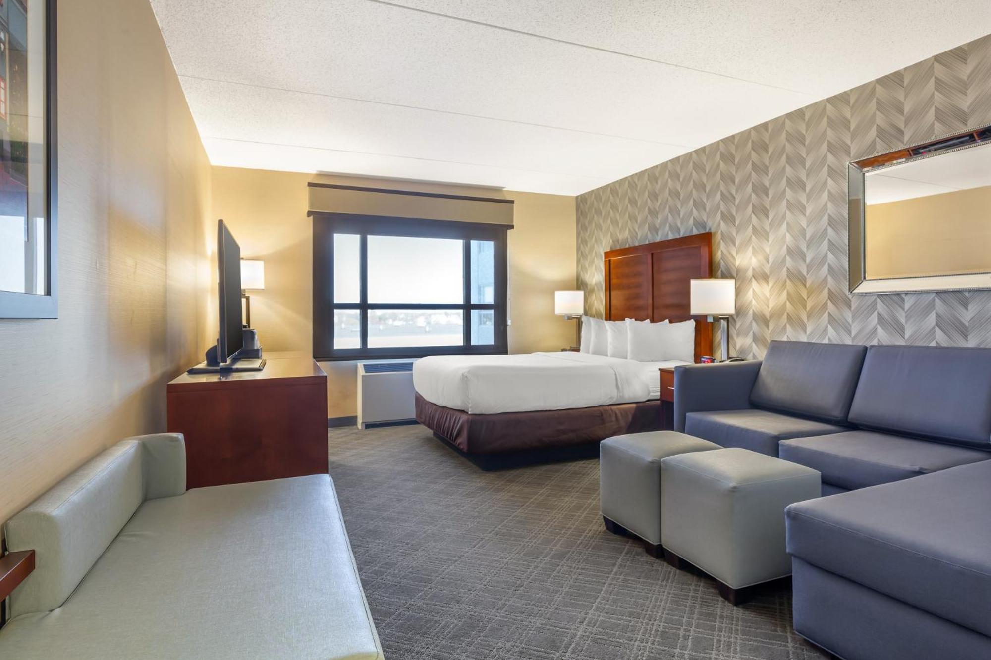Comfort Inn & Suites Logan International Airport Ривиър Екстериор снимка